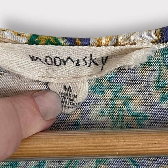 Moon & Sky Floral Tank Top Medium - Picture 4 of 7